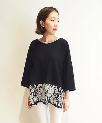 BEARDSLEY 비어즐리 밑단 자수 풀오버 블랙 프리 사이즈