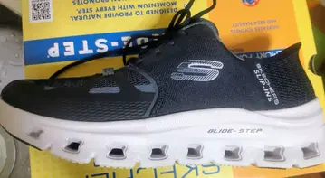 SKECHERS Slip-ins 블랙/화이트