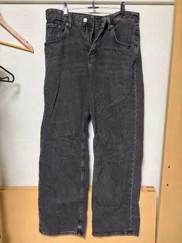 ZARA 다크 그레이 스트레이트 데님