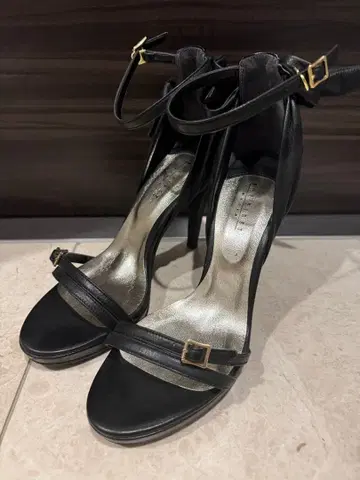 블랙 가죽 하이힐 39 THE FIRST