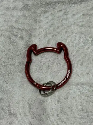 BABYMONSTER 베비몬 몬스터 카라비너 RED