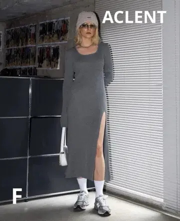 새상품 ACLENT 슬릿 리브 니트 롱 원피스