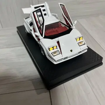 Lamborghini Countach 화이트 1/18