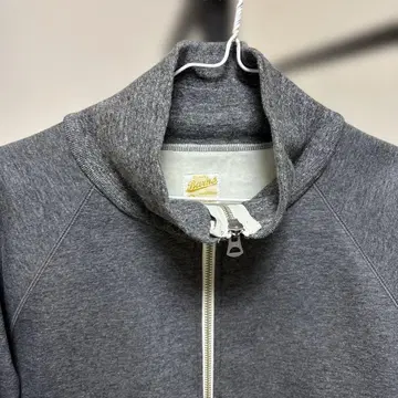 BARNS OUT FITTERS 맨투맨 자켓