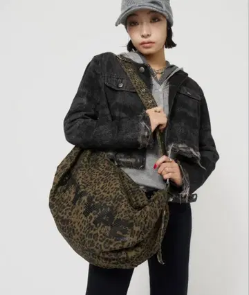 DTYYPE 로고 빈티지풍 보스턴 백