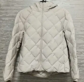 유니클로 화이트 다운 자켓 여성용