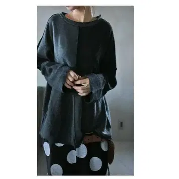 완전 단종품 [ antiqua ] 루즈핏 절개 상의 [ 안티카 ]