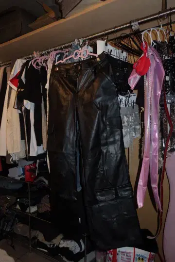 러시아 구매 블랙 가죽 와이드 팬츠 복수 포켓 부착