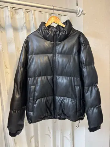 GU 블랙 다운 히트 패디드 인조 가죽 블루종