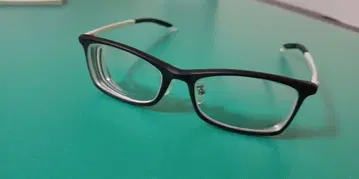 [NewBalance] 블랙&화이트/직사각형 안경 프레임