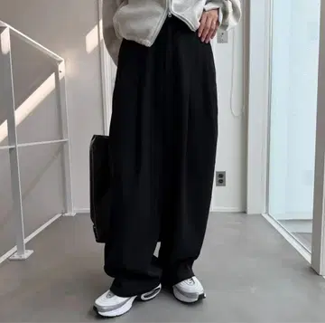 더블 턱 볼륨 PT/블랙 CFT. hunch