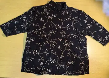 블랙 플라워 무늬 반팔 스탠드 카라 셔츠와 긴팔 가디건 2종 세트