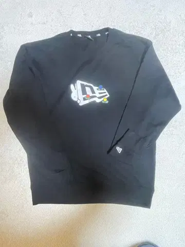 NEW ERA 블랙 맨투맨 L