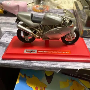 Maisto DUCATI SUPERSPORT 900 FE 1/12