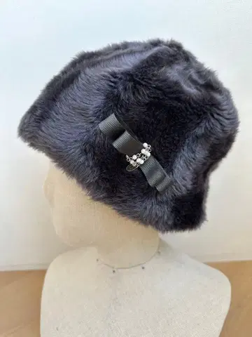 인조 모피 토크풍 햇 탈부착 가능 리본 포함 차콜 그레이
