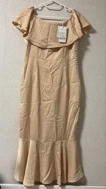 Han Queen 드레스 원피스 새틴 베이지 플레어