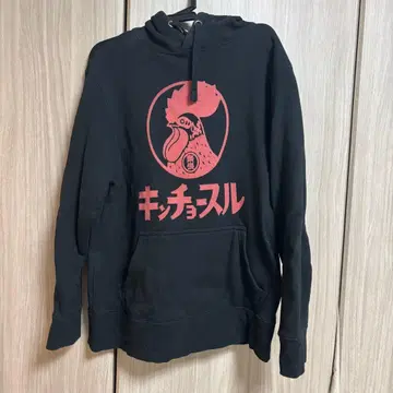 긴장하는 후드티 S