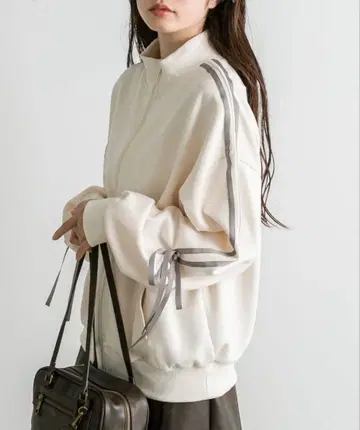 소매 리본 트랙 자켓 맨투맨 아이보리