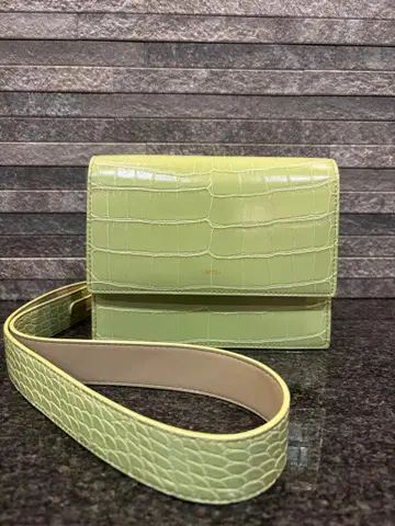 JWPEI 라이트 그린 숄더백