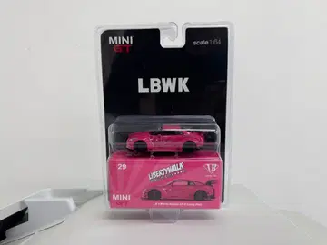 MiniGT LBWK Nissan GT-R Candy Pink
