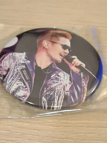 EXILE ATSUSHI 의상 전시회 캔뱃지 1