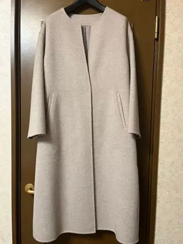 노카라 옅은 베이지 롱 코트