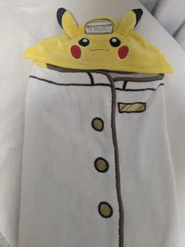 페닌슐라 피카츄 후드 부착 담요