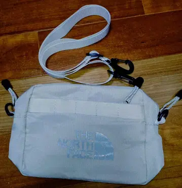 [ 새상품급 ] THE NORTH FACE 숄더백 화이트