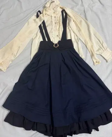 amavel 아마벨 네이비 서스펜더 스커트와 아이보리 블라우스 세트