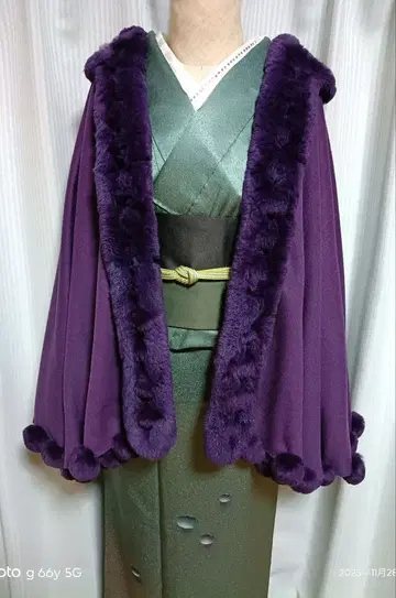 퍼 달린 캐시미어 케이프 보라색