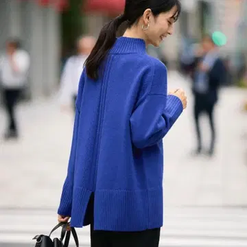 a.v.v 터틀 하이넥 니트/로얄 블루