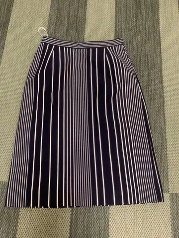 매킨토시 철학 스트라이프 타이트 스커트