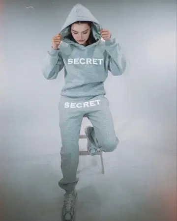 그레이 맨투맨 셋업 SECRET