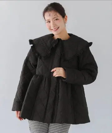 핏모어 빅 칼라 퀼팅 페플럼 코트 블랙