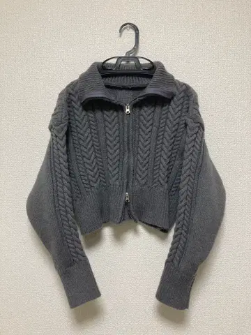 그레이 케이블 니트 집업 스웨터