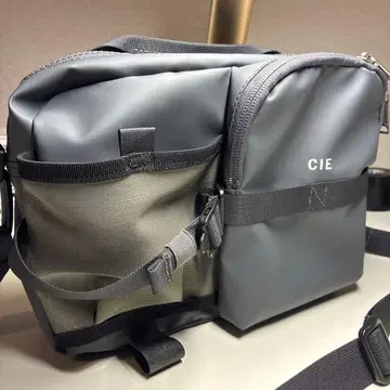 CIE 숄더백 그레이