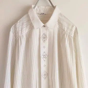 화이트 블라우스 스트라이프 자수 비쥬 장식 빈티지 셔츠