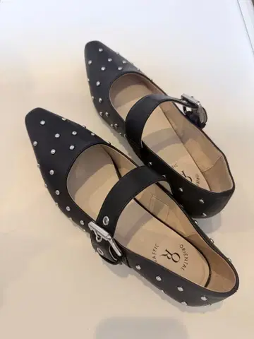 [ 새상품급 ] oriental traffic 스터드 장식 플랫슈즈 38