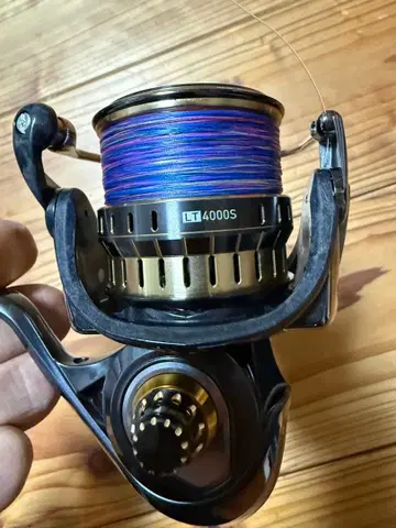 루비아스 에어리티 4000 CXH 스피닝 릴