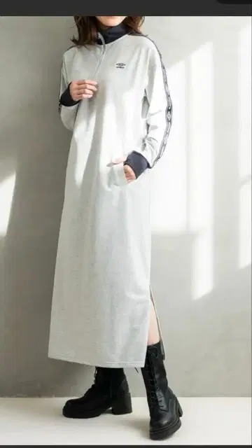 미사용 새상품 엄브로 UMBRO 그레이 긴팔 티셔츠 원피스 지퍼 원피스