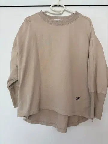 비어즐리 베이지 트레이닝복