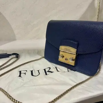 훌라 FURLA 메트로폴리스 미니 네이비 가죽 숄더백