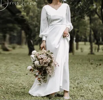 FURNA (풀나)의 드레스