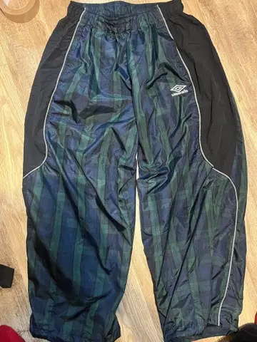 엄브로 x 프릭스스토어 나일론 팬츠