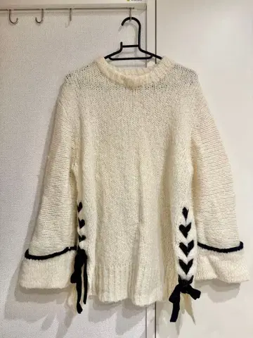 Mila Owen 아이보리 니트 스웨터