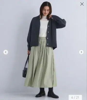 새상품급 그린 라벨 릴랙싱 샤이니 플레어 스커트