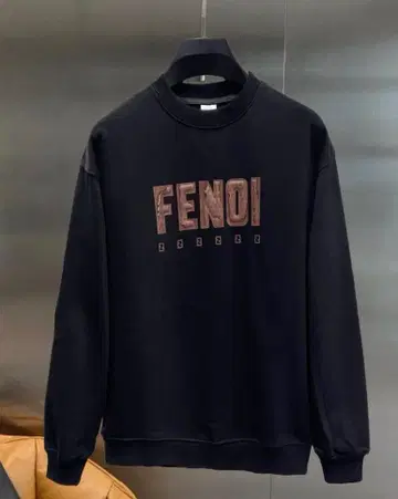 블랙 긴팔 상의