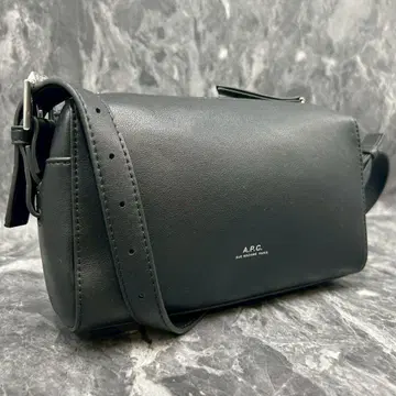 미사용급 A.P.C 숄더백 Nino 카메라백