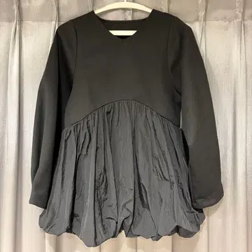 [새상품급] 블랙 V넥 프릴 튜닉 마터니티