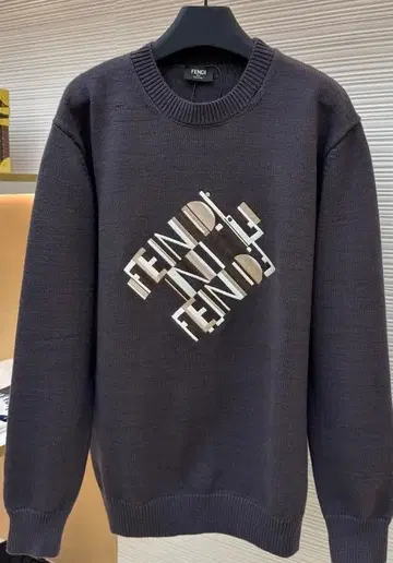 [ 새상품급 ] 다크 그레이 로고 니트 스웨터